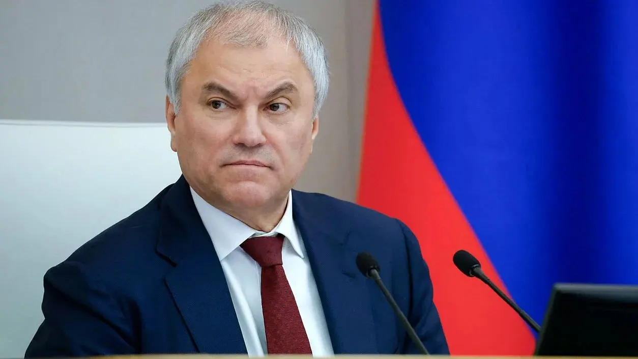 Спикер отметил, что законодательные инициативы формируются в ответ на обращения населения, поэтому упрёки в адрес депутатов о якобы занятии исключительно запретами не соответствуют действительности.