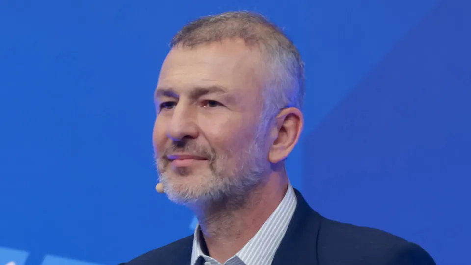 Миллиардер Андрей Мельниченко избежал конфискации энергетической компании СИБЭКО после перевода 32 млрд рублей в пользу образовательного центра «Сириус». Сумма близка к цене покупки компании в 2018 году.