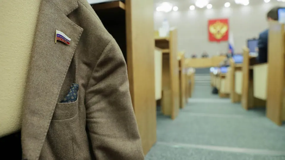 Правительство одобрило инициативу об отмене наказаний для депутатов региональных парламентов за отсутствие или несвоевременную подачу деклараций о доходах; документ требует доработки, отмечают профильные министерства.