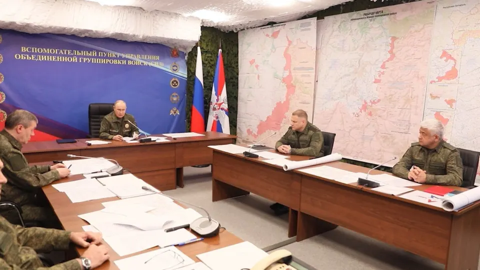 Во время совещания с военными президент потребовал анализа роли иностранных «подстрекателей» в боевых действиях и распорядился продолжить удары по инфраструктуре, обеспечивающей функционирование Украины.