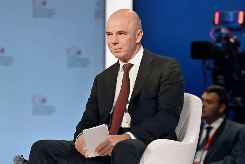 Глава Минфина сообщил, что бюджет обеспечен ресурсами, обязательства будут исполнены в полном объёме; дефицит на начало 2026 года — около 6,46 трлн рублей (2,8% ВВП).