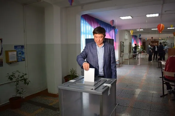 Бывший заместитель спикера Народного Хурала Бурятии получил условно-досрочное освобождение после дела о смертельном ДТП и оставлении пострадавшего без помощи, что вызвало резонанс в регионе.