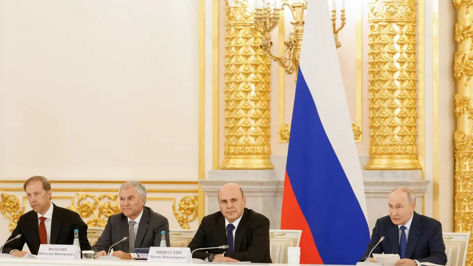 Путин объявил о мерах поддержки трудоустройства ветеранов и сохранении рабочих мест для вернувшихся с фронта.
