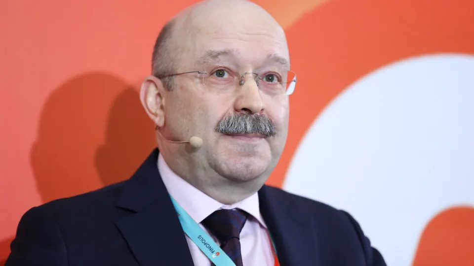 Перевод экономики России на милитаризованную модель опасен: это приведет к разрушению устойчивой системы и экономическому спаду.