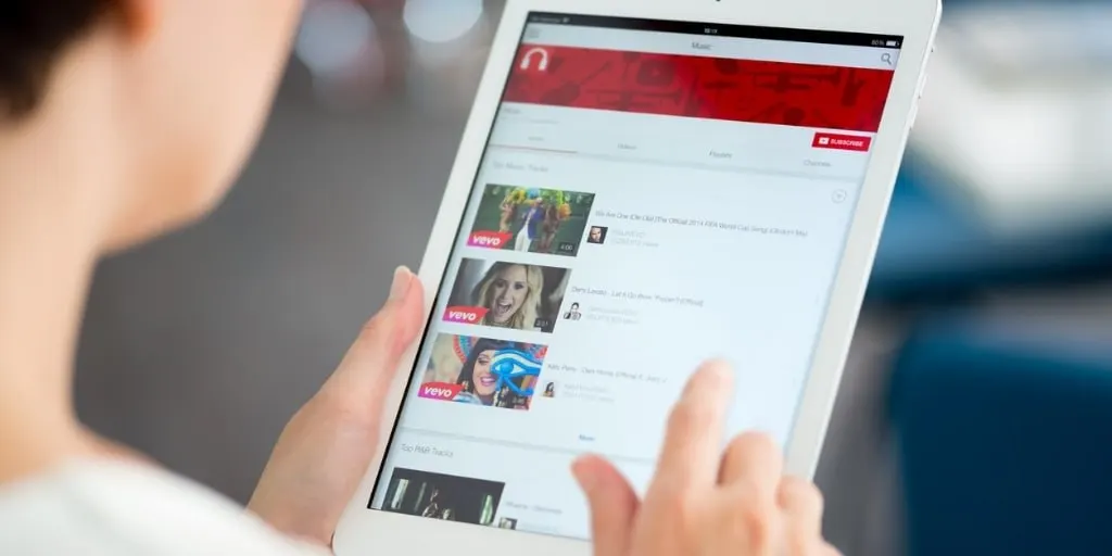 В первой половине 2026 года рост просмотра видео в России в основном обеспечил YouTube; без него показатели падали.