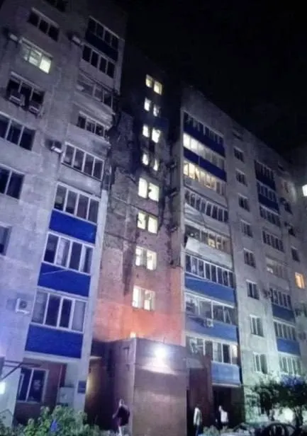 516 беспилотников уничтожено над регионами РФ за ночь; повреждён порт Усть-Луга, пострадали жилой дом в Новокуйбышевске и объекты в Тольятти; по регионам зарегистрированы утратившие жалобы и ранения, продолжаются удары по Киеву.