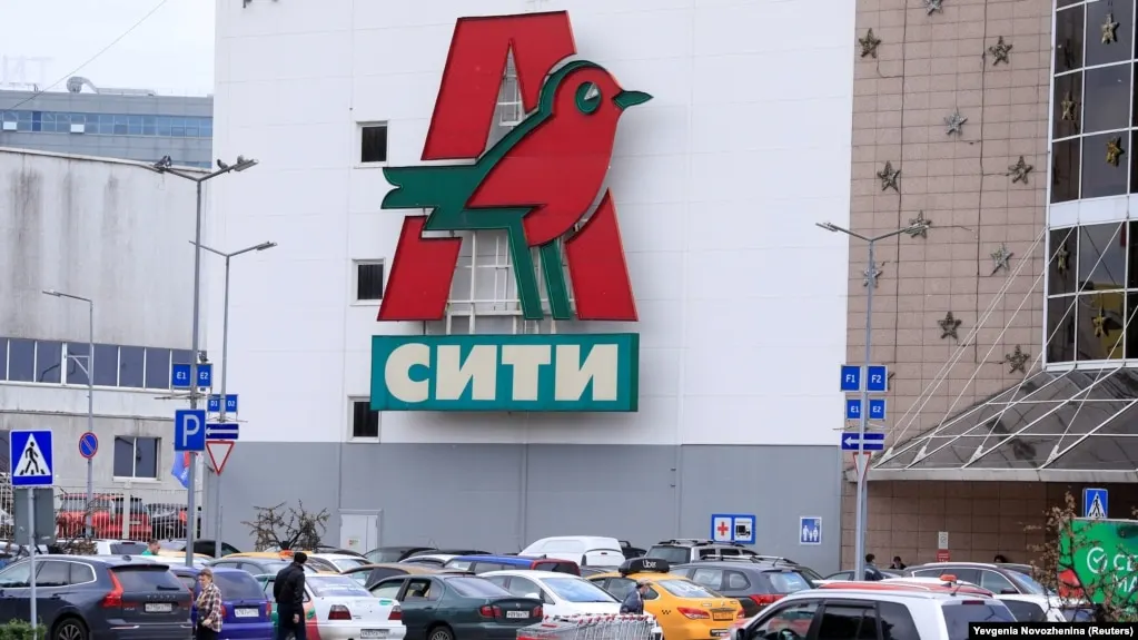 Правительство передало под временное управление ключевые активы Nestle и сети Ашан в России, включая основные российские подразделения и связанные бизнес-подразделения.