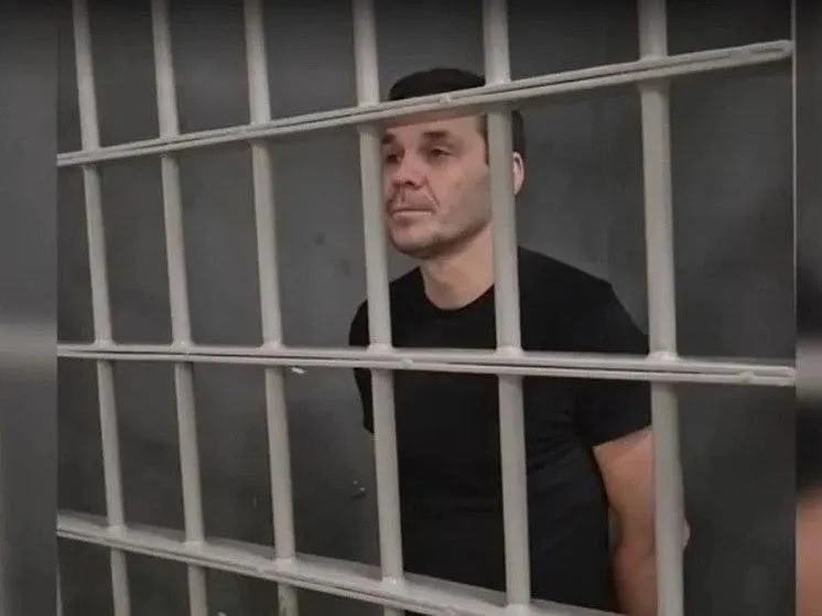 Гражданина РФ с двойным гражданством осудили по обвинению в госизмене; дело связано с денежными переводами на ВСУ и задержаниями на Кубани.