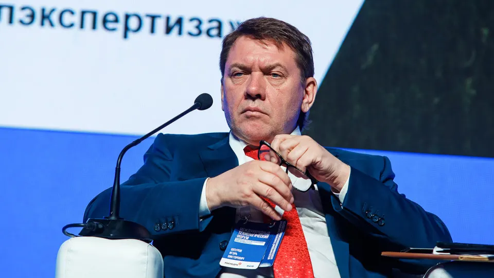 По данным силовых структур, задержание связано с получением взятки в особо крупном размере; следствие продолжается.