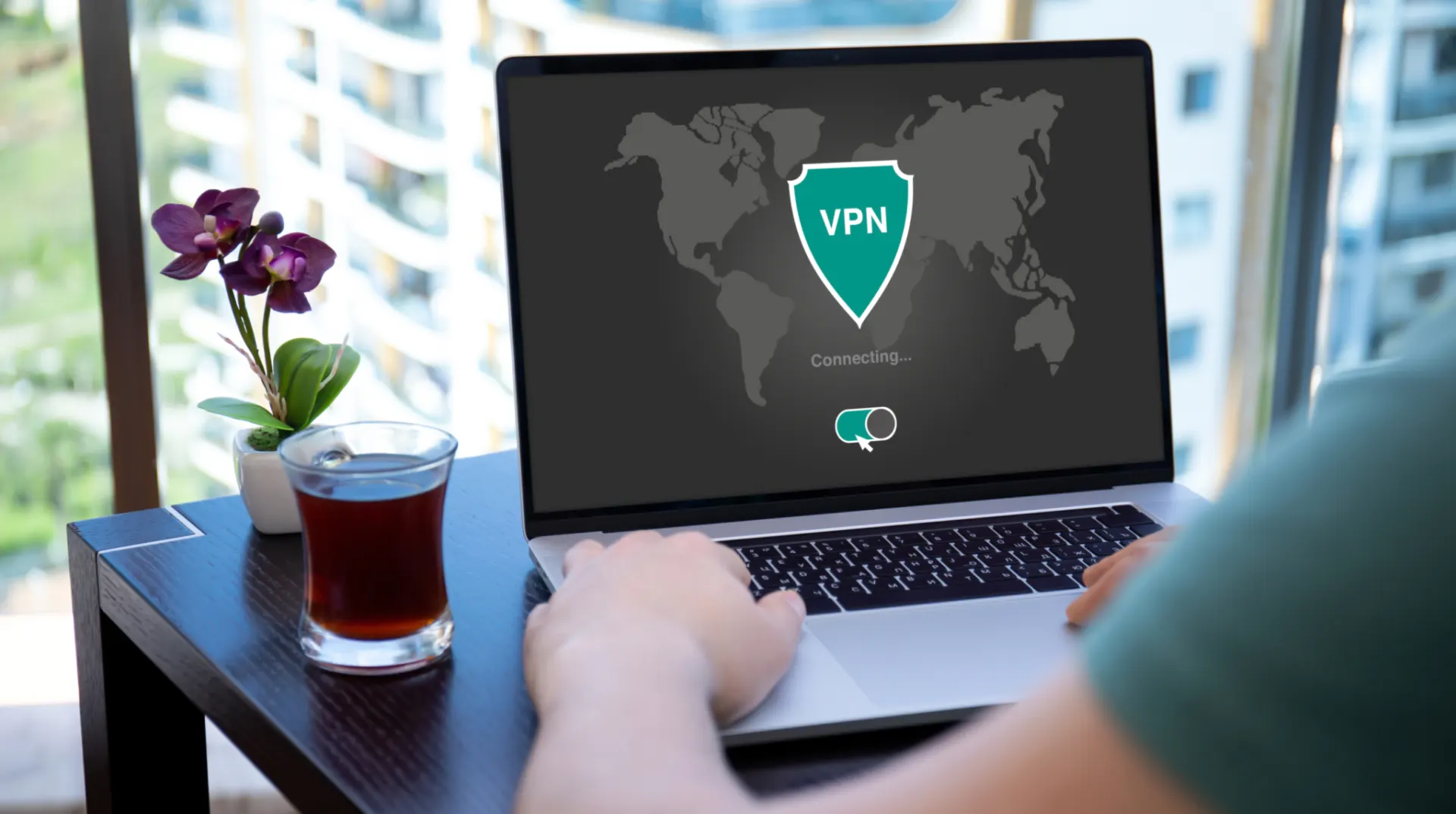 За последнюю неделю десятки VPN‑сервисов сообщили об ограничениях; некоторые заявили о пиках блокировок и подготовке запасных решений. Также упоминается блокировка Роскомнадзором зарубежных локаций и IP‑адресов серверов.