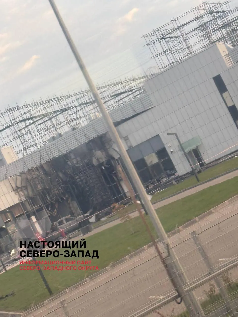 Беспилотники наносят удары по критически важной цифровой инфраструктуре: дата-центры, обрабатывающие платежи и сервисы, сталкиваются с перебоями; ситуация развивается на фоне военных действий.