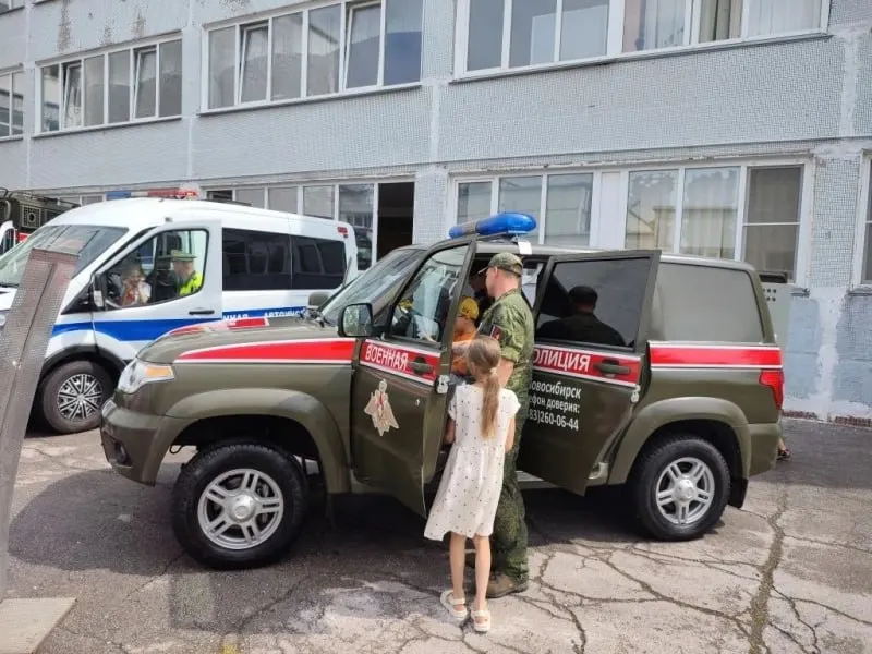 Расширение полномочий предусматривает право опрашивать граждан, проверять документы и действовать в рамках групп розыска, включая работу в гражданской одежде по указанию руководства.