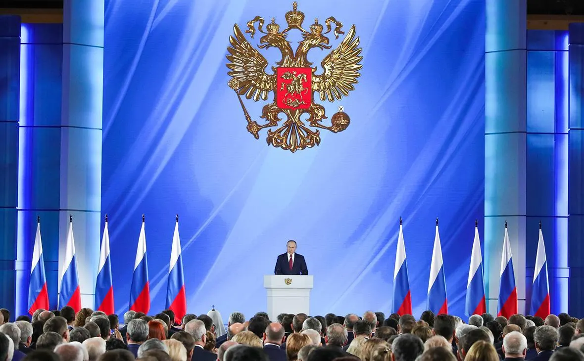 Пресс-секретарь президента сообщил, что Путин не будет выступать с посланием к Федеральному собранию в 2026 году; обращение к парламенту состоится тогда, когда президент сочтет это целесообразным.